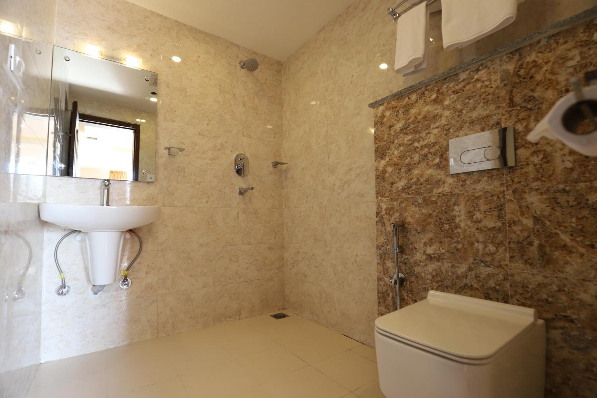 Comfort Triple Room Shower,1676891072:JPEG